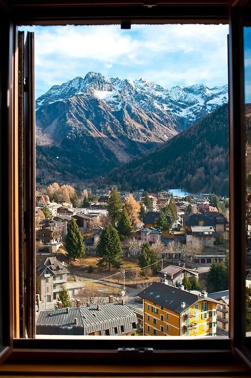 Hotel Garni Cristallo Ponte Di Legno 4*,